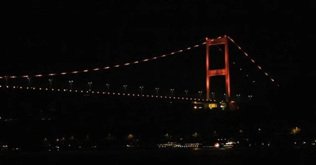 İstanbul kadına şiddete karşı turuncuya büründü