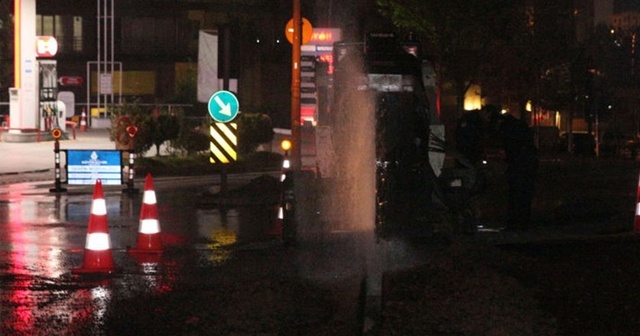 İstanbul Sancaktepe&#039;deki yol çalışmasında NATO petrol hattı delindi