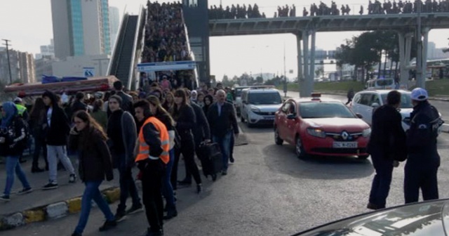 İstanbullular akın akın kitap fuarına gidiyor