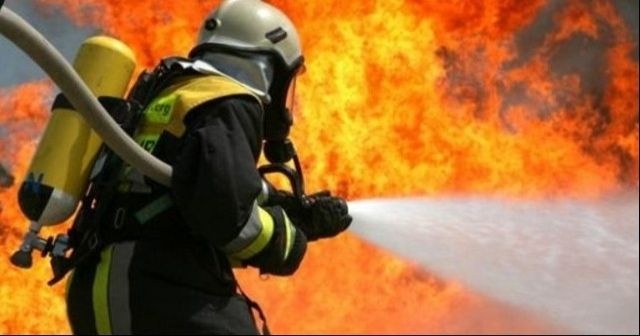 İzmir&#039;de yangın paniği: 4 kişi dumandan etkilendi