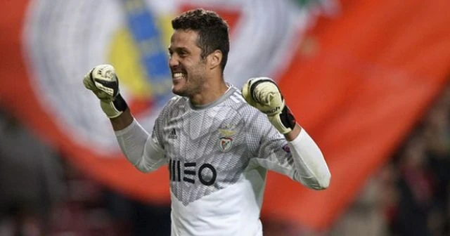 Julio Cesar'dan Benfica'ya veda