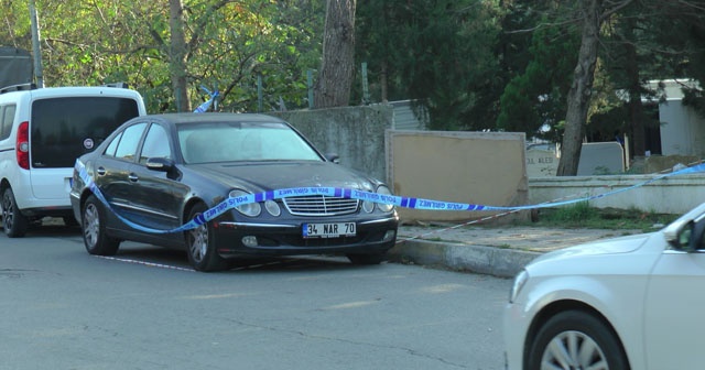 Kadıköy&#039;de lüks bir otomobil içerisinde erkek cesedi bulundu