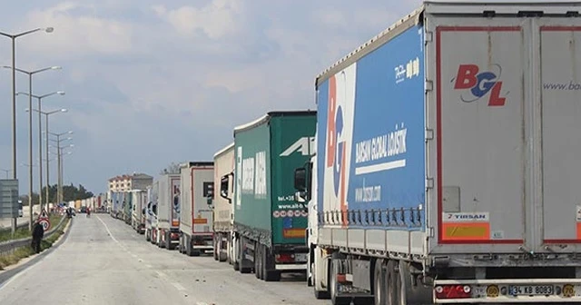Kapıkule'de 15 kilometrelik TIR kuyruğu