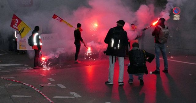 Macron’un reformlarına karşı yürüdüler