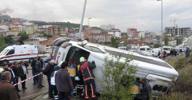 Maltepe&#039;de minibüs devrildi