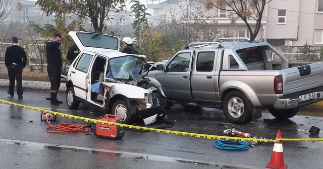 Manisa&#039;da trafik kazası: 1 ölü, 2 yaralı