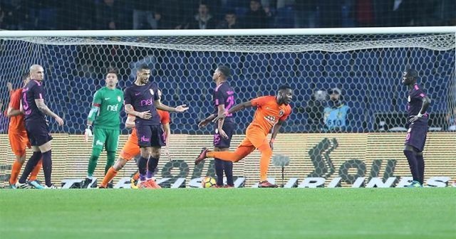 Medipol Başakşehir Galatasaray&#039;ı farklı yendi