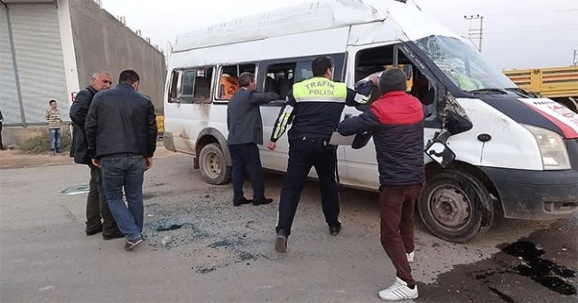 Öğrenci servisi kaza yaptı! Yaralılar var