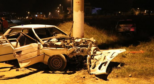 Otomobiller kafa kafaya çarpıştı: 1 ölü, 10 yaralı