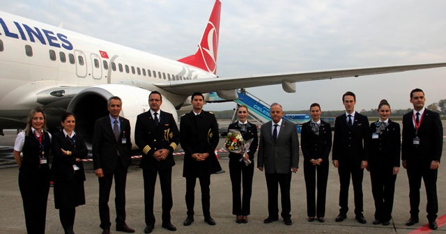 Samsun&#039;a 3 ay sonra ilk uçak indi