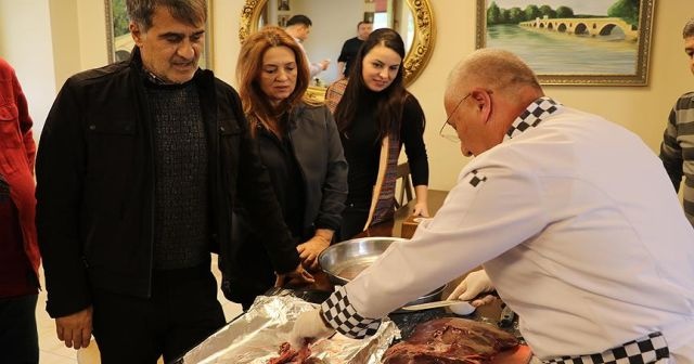 Şenol Güneş, Edirne&#039;de tava ciğer yapmayı öğrendi