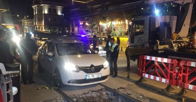 Sirkeci’de tramvay yoluna araç girdi