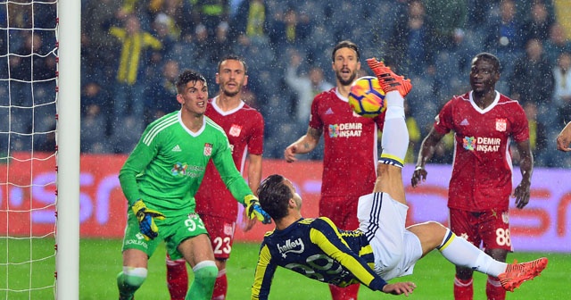 Soldado’dan 4 yıl sonra hat-trick