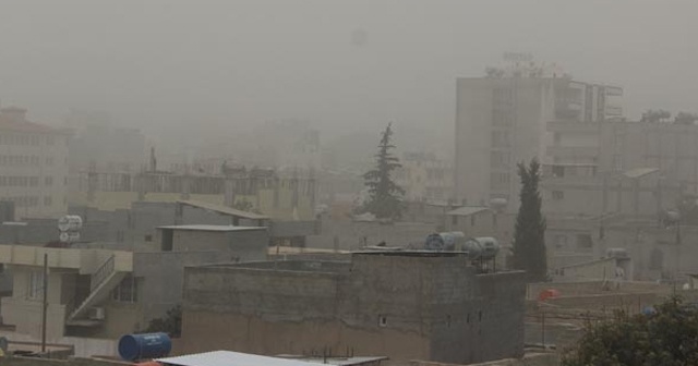 Suriye üzerinden gelen toz bulutu Şanlıurfa&#039;yı etkisi altına aldı