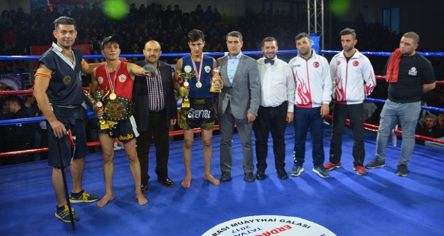 Türkiye - İran Uluslararası Muaythai galası düzenlendi