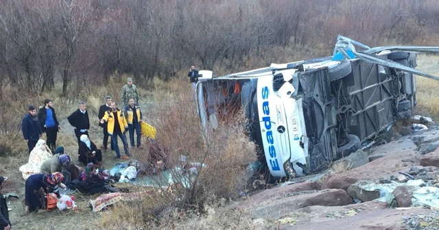 Yolcu otobüsü şarampole yuvarlandı: 25 yaralı var