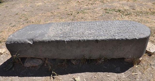 120 yıldır kayıp olan Urartu steli bulundu