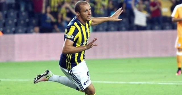 Aatif formayı bırakmıyor