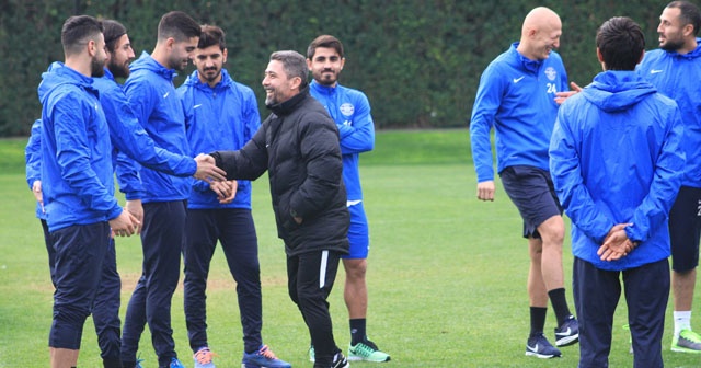 Adana Demirspor’un Antalya kampı başladı