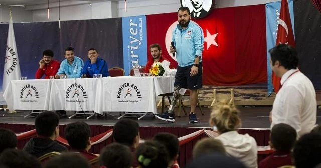Ampute futbolcular, öğrencilerle buluştu