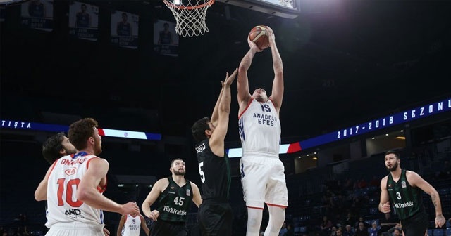 Anadolu Efes evinde farklı kazandı