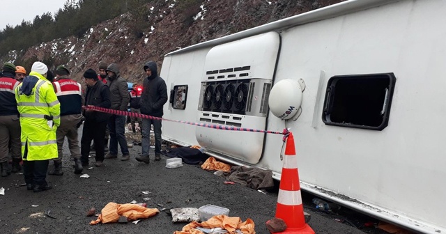 Ankara&#039;da yolcu otobüsü devrildi: 2 ölü, 20 yaralı