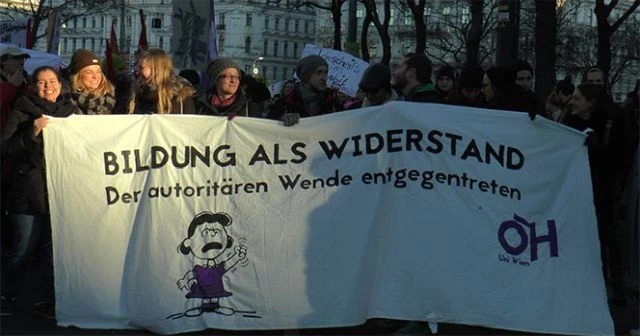 Avusturya'da aşırı sağ koalisyon hükümeti protesto edildi
