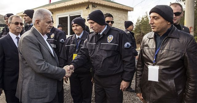 Başbakan Yıldırım, polis kontrol noktasında