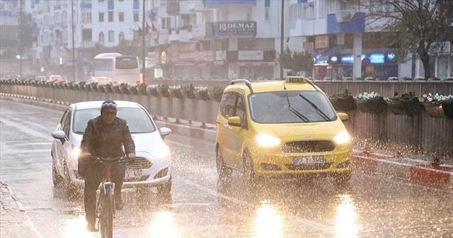 Batı Akdeniz&#039;de sağanak etkili oluyor