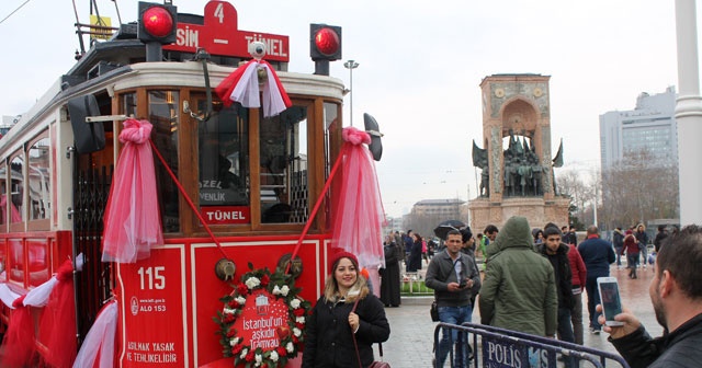 Beyoğlu&#039;nun simgesi Nostaljik Tramvay seferlere başladı