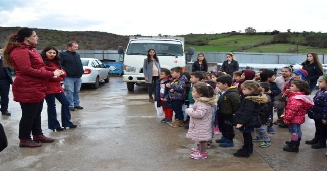 Biga&#039;da minik öğrenciler geri dönüşüm tesisini gezdi