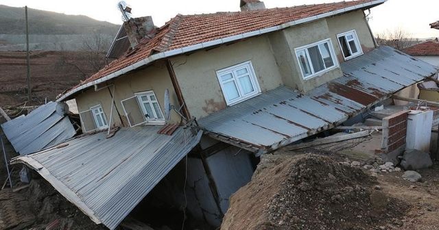 Bolu&#039;da heyelan nedeniyle hasar gören evler boşaltıldı