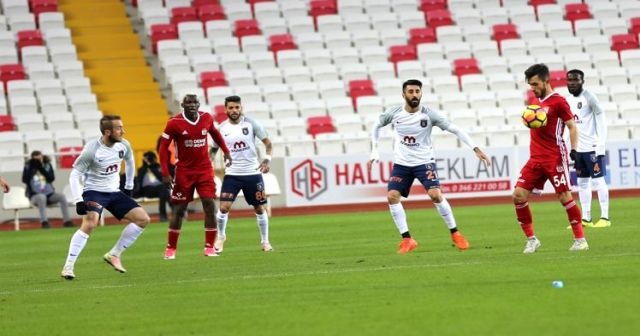 Demir Grup Sivasspor, Medipol Başakşehir&#039;i 1-0 mağlup etti