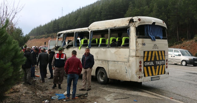 Denizli’de öğrenci servisi devrildi: 24 yaralı