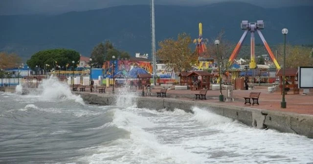 Edremit Körfezi&#039;nde lodos etkili oldu