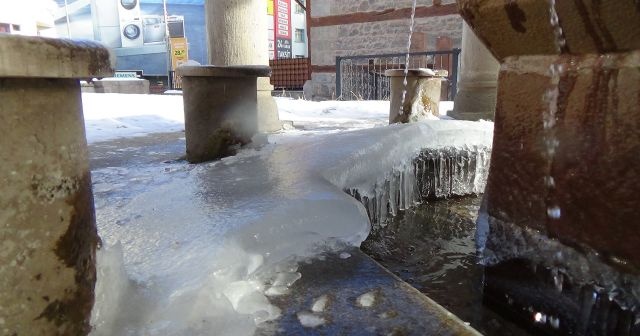 Erzurum&#039;da dondurucu soğuk hayatı olumsuz etkiledi