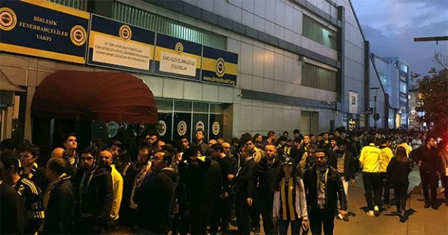 Fenerbahçe taraftarından maça yoğun ilgi