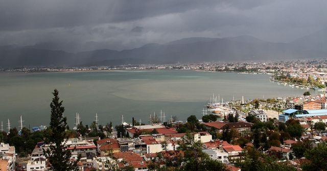 Fethiye&#039;de denizin rengi değişti