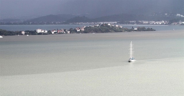 Fethiye&#039;de denizin rengi değişti