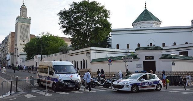 Fransa&#039;da cami işgaline hapis cezası