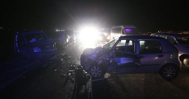 Gaziantep&#039;te hafif ticari araçla otomobil çarpıştı: 5 yaralı