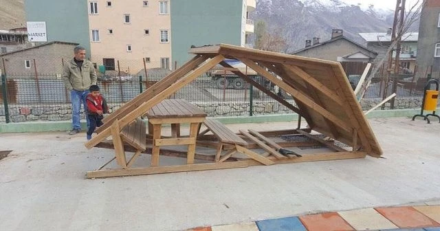 Hakkari'de yeni kurulan parklara saldırı