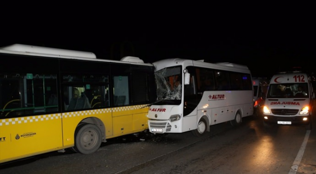 Havalimanı çalışanlarını taşıyan servis kaza yaptı: 8 yaralı