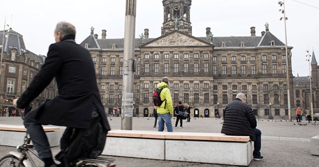 Hollanda&#039;da Bakan Kaya&#039;ya destek veren Türklere dava