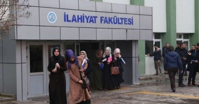 İlahiyat fakültesi mezunları öğretmen olabilecek