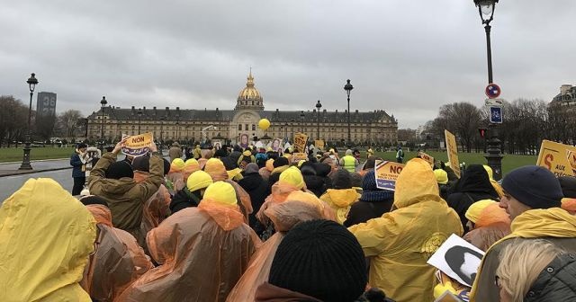 İran muhalefeti Paris&#039;te gösteri düzenledi