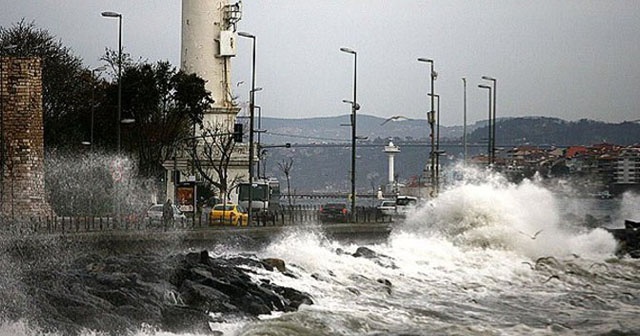 İstanbul&#039;a fırtına geldi! Yurt genelinde hava durumu