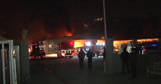 İstanbul Alibeyköy&#039;de yangın çıktı