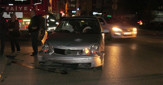 Kavşaktan kontrolsüz çıkış yapan otomobil ticari araçla çarpıştı: 4 yaralı