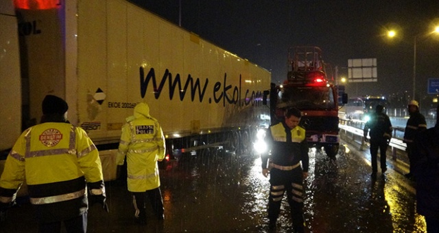 Kocaeli&#039;de zincirleme trafik kazası: 6 yaralı